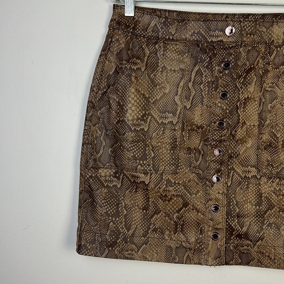 NWOT White House Black Market Print Coated Boot Skirt Viper Ravine 10P Stretch - Picture 4 of 16